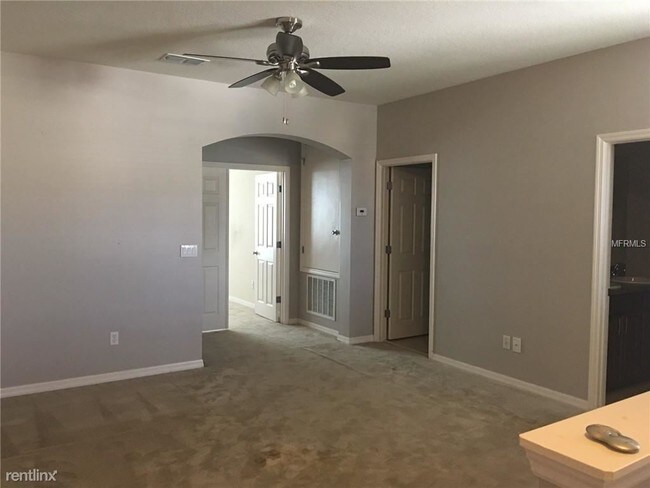Building Photo - 3 br, 2.5 bath Townhome - Reserve/mdw Lake