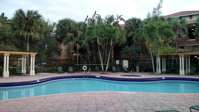 Building Photo - 5024 Lantana Rd