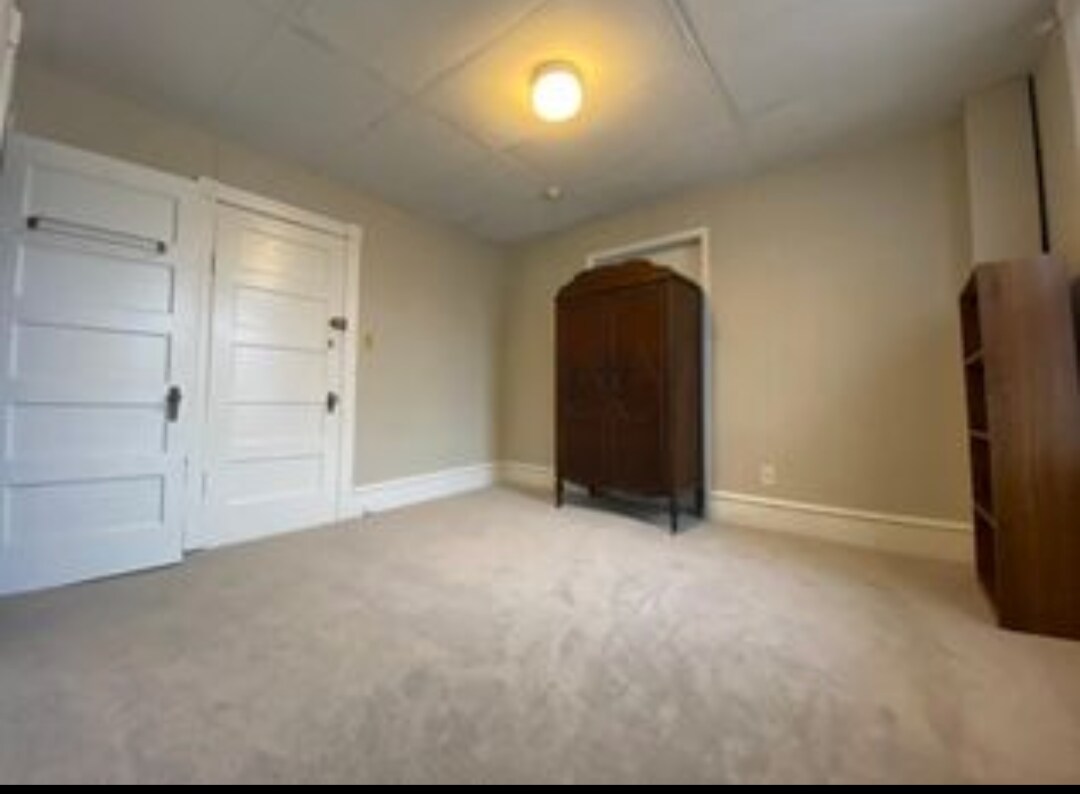 Foto del edificio - 212 Woodbine Ave