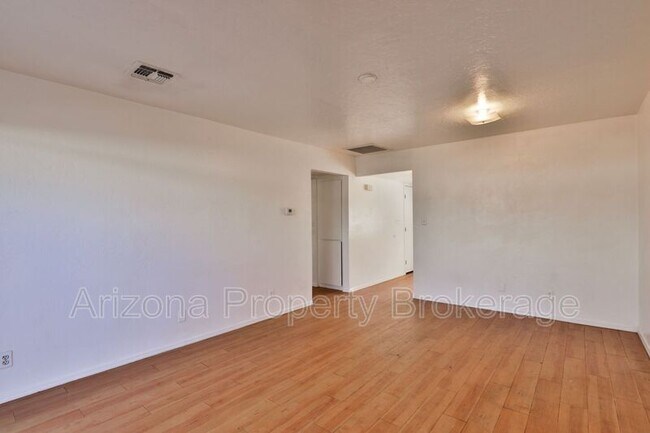 Foto del edificio - 1702 W Vogel Ave
