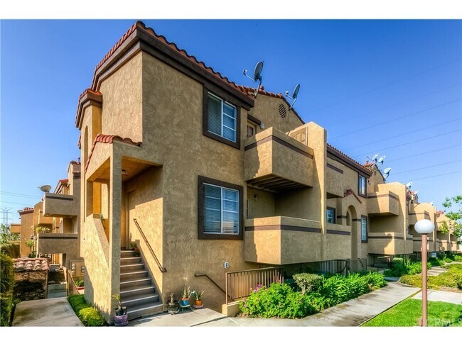 Building Photo - 8615 Beverly Blvd
