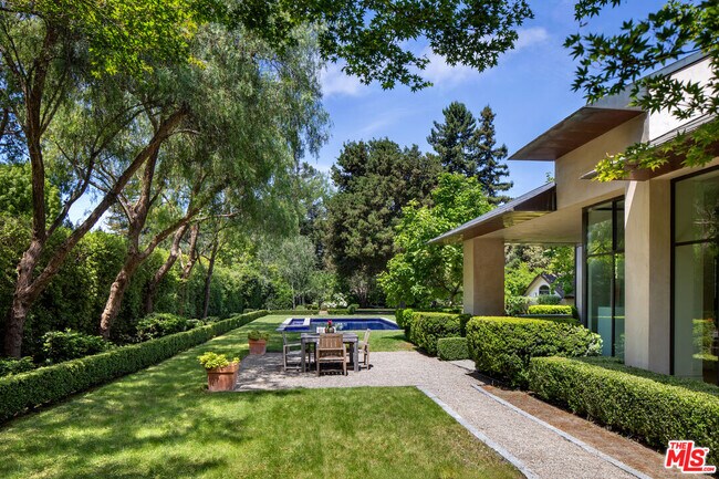 Foto del edificio - 74 Atherton Ave