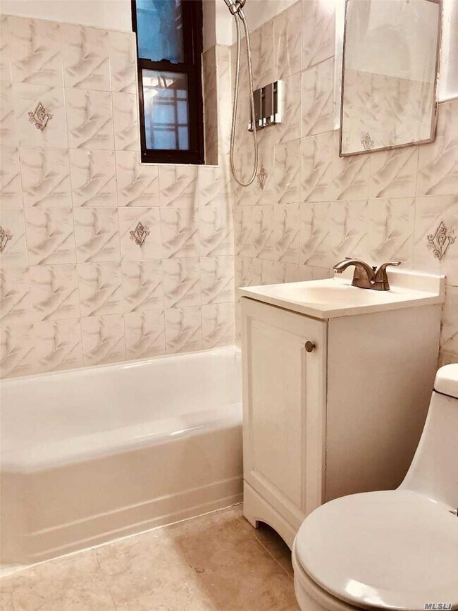 Foto del edificio - 83-40 Austin St