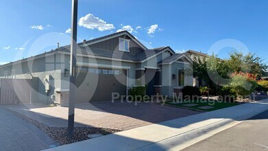 Building Photo - 34582 N Pleasant Dr