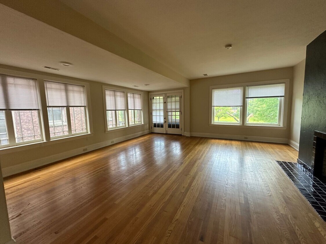 Foto principal - 2673 Euclid Heights