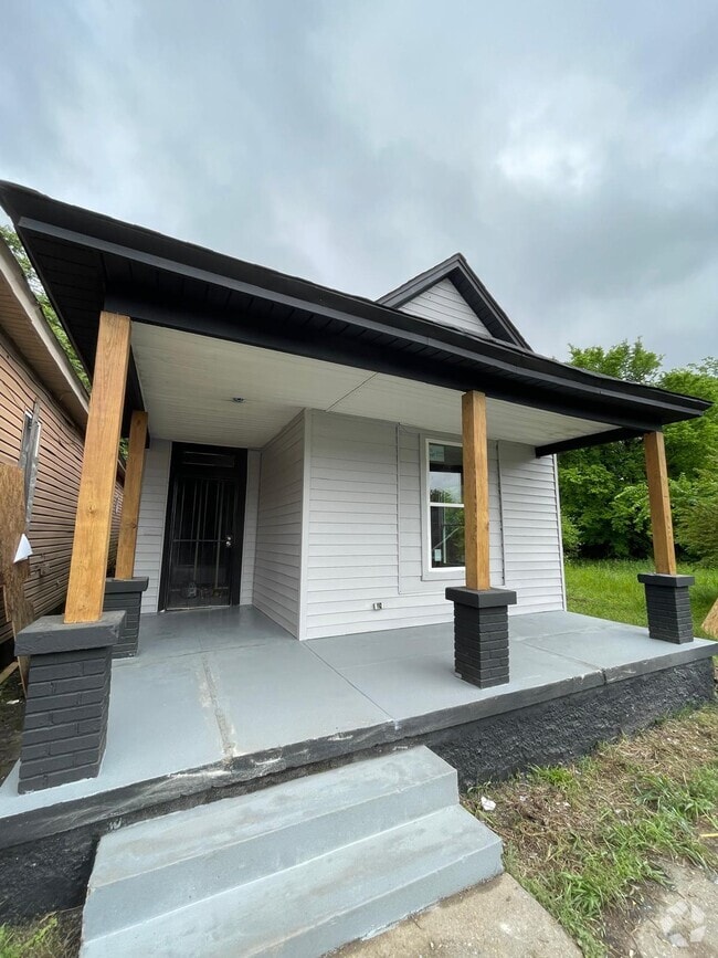 Building Photo - 1262 Latham St