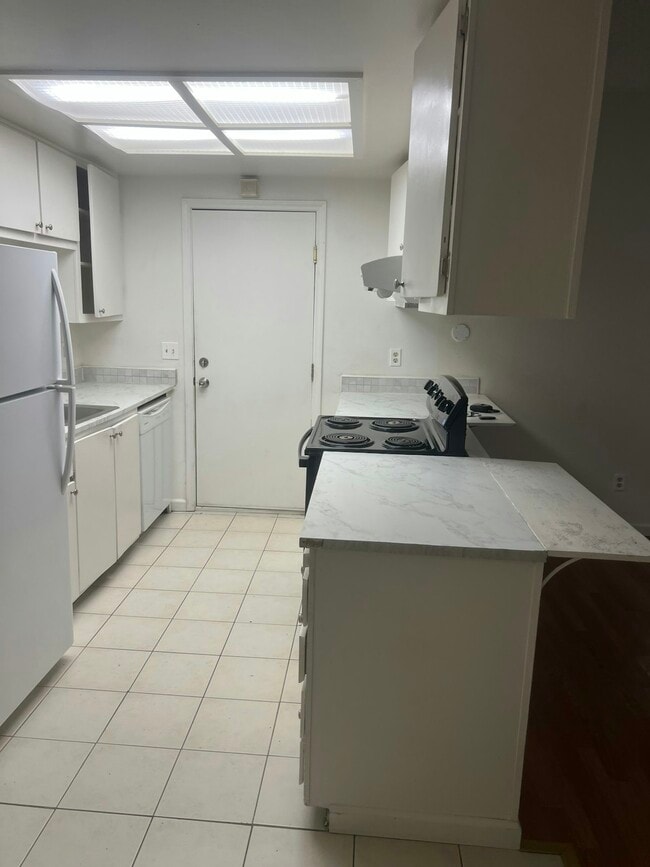 Foto del edificio - 3437 Viking Dr