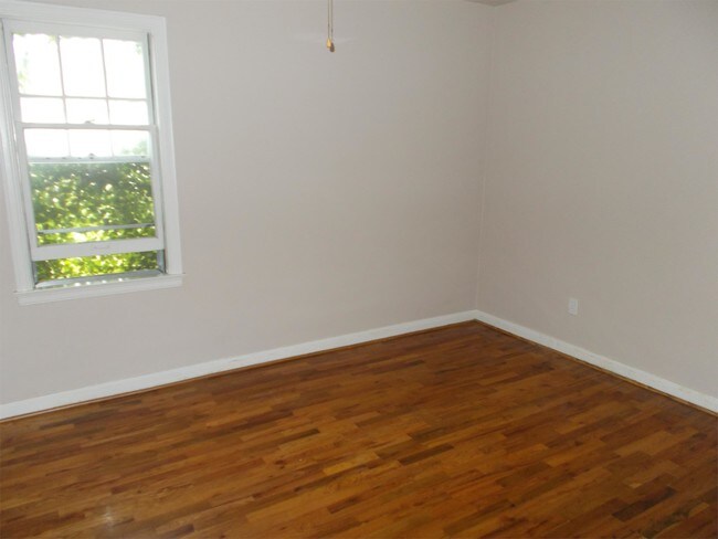 Building Photo - 2108 W Koenig St