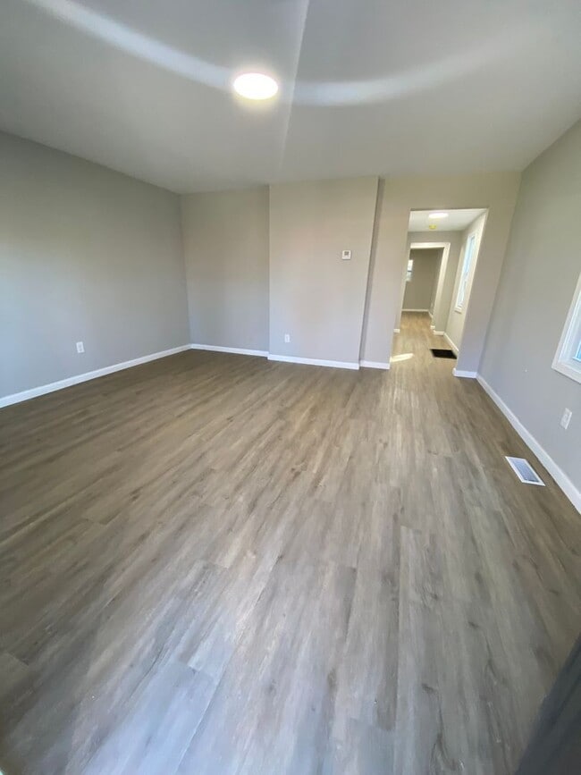 Photo - ELMWOOD PLACE - Fully Remodeled 2-3 bed ho... House