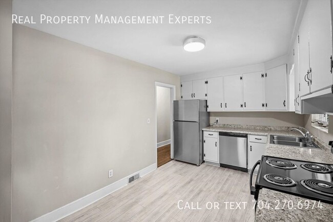 Building Photo - Newly renovated 3bd/2ba ranch for rent!