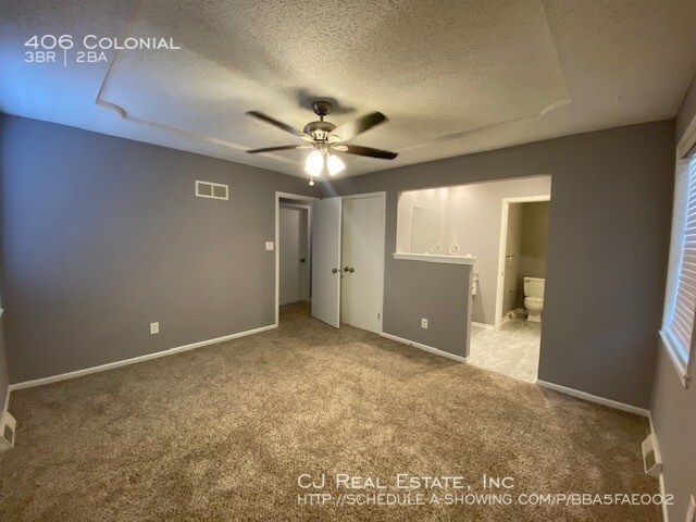 Building Photo - 406 NE Colonial Ct