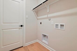 Building Photo - 1035 Rosewood Trl