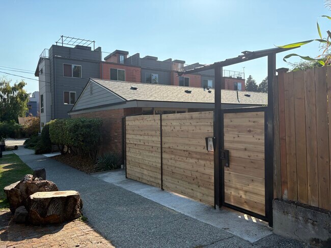 Foto del edificio - 7327 38th Ave NE