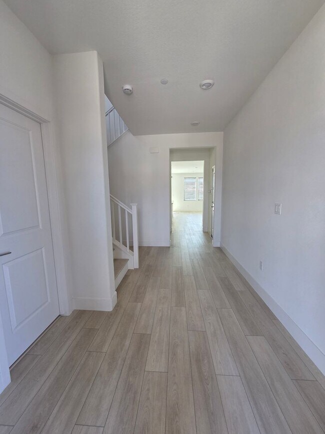 Foto del edificio - 2-Story 4Bx3.5B House Near Sky River Casino Available Now!!