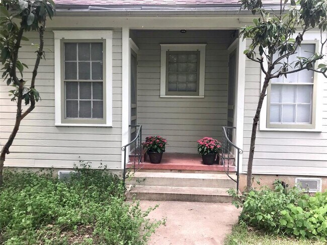 Building Photo - 3000 Dancy St