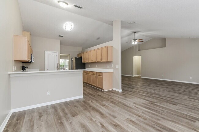 Building Photo - 942 Cork Oak Ln