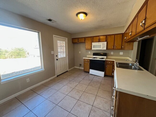 Foto del edificio - Renovated 3 Bedroom 2 Bath Home for Rent!!