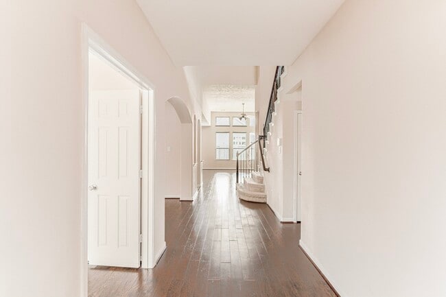 Foto del edificio - 26311 Groveton Court