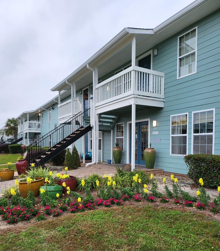 Primary Photo - Palm Isle Apartment Homes