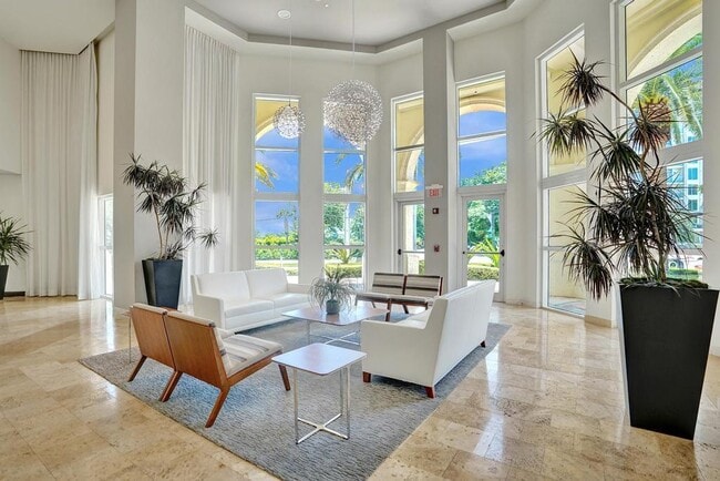 Foto del edificio - 99 SE Mizner Blvd