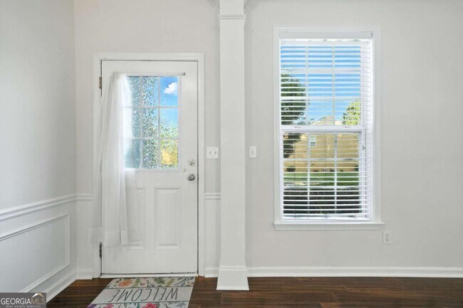 Building Photo - 215 Friars Head Dr NE