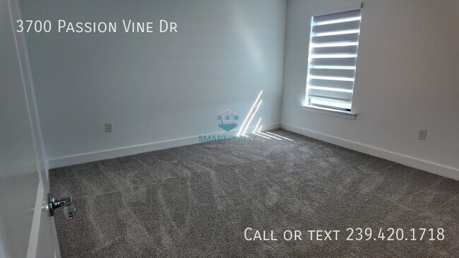 Foto del edificio - 3700 Passion Vine Dr