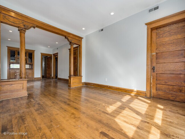 Building Photo - 2710 N Whipple St