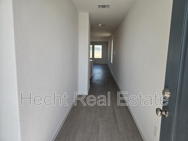 Building Photo - 1518 Tiptop Mdw