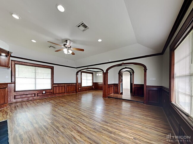 Foto del edificio - 6031 Crooked Post Rd