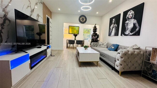 Building Photo - 1668 SW 20th St