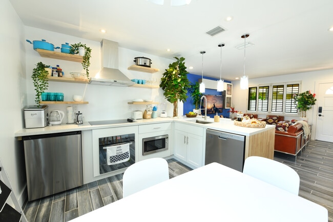 Building Photo - PR 02