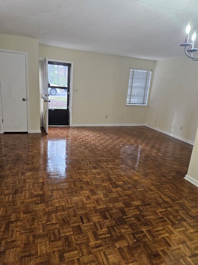 Foto del edificio - 1002 Willow Dr
