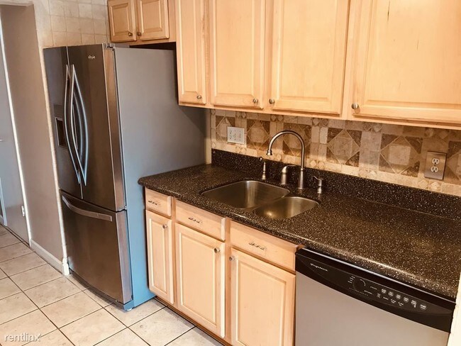 Building Photo - 3 br, 2.5 bath Condo - 1657 Moravian St