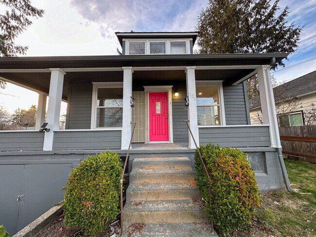 Upper Unit - 903 Highland Ave