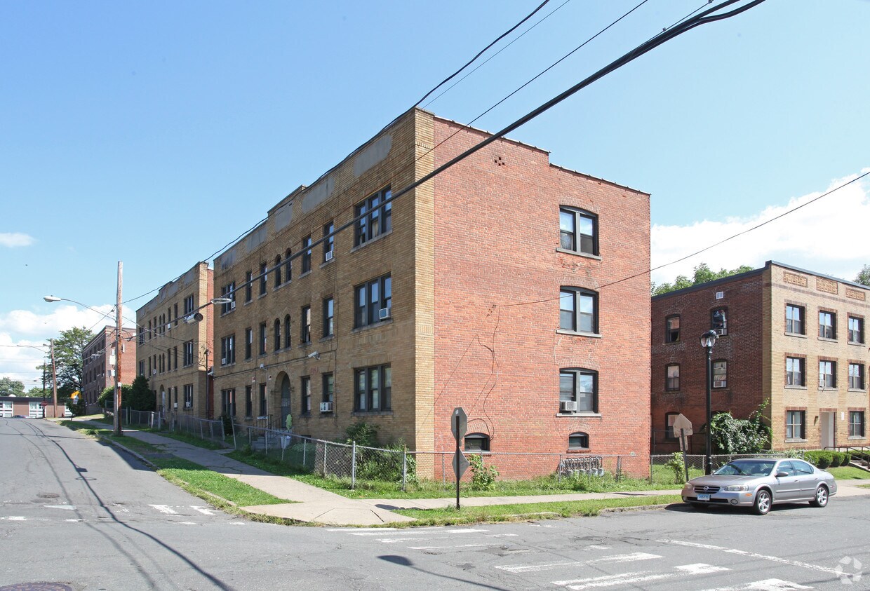 Primary Photo - 123-125 Putnam St