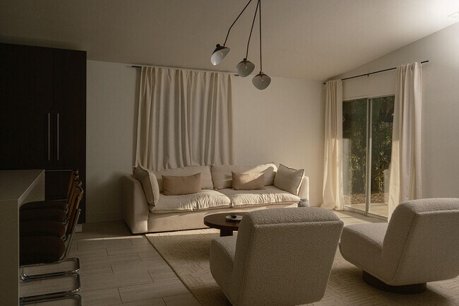 Building Photo - 53675 Avenida Martinez