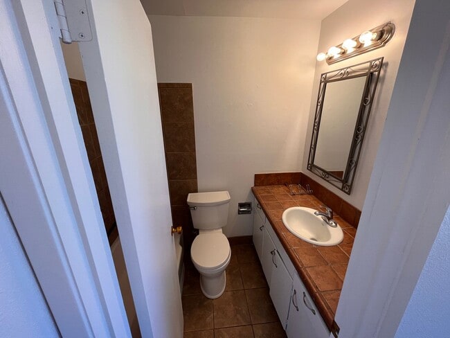 Foto del edificio - BEAUTIFUL NEWLY UPDATED 1 bed / 1 bath at ...
