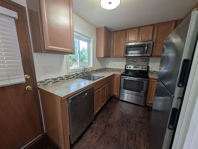 Building Photo - Lebo Reid Duplex