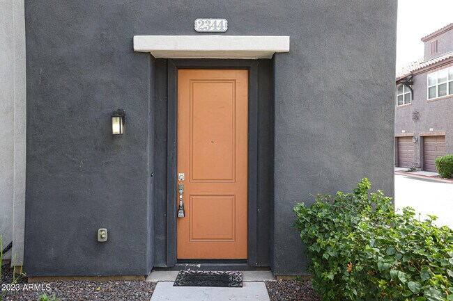 Foto del edificio - 2344 E Huntington Dr