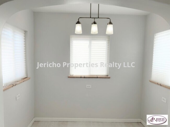 Foto del edificio - Updated West Denver Ranch w/ basement - 2 ...