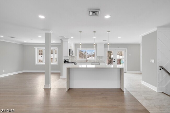 Foto del edificio - 475 Cedar Ln