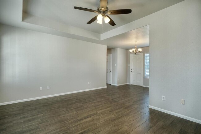 Foto del edificio - 750 Fallen Oak Dr