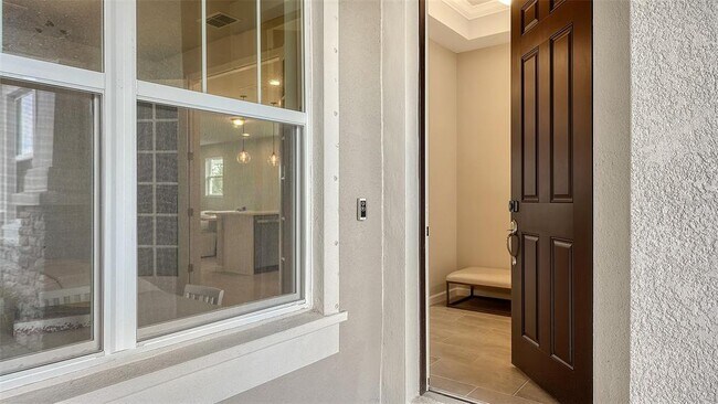 Foto del edificio - 8704 Rain Song Rd