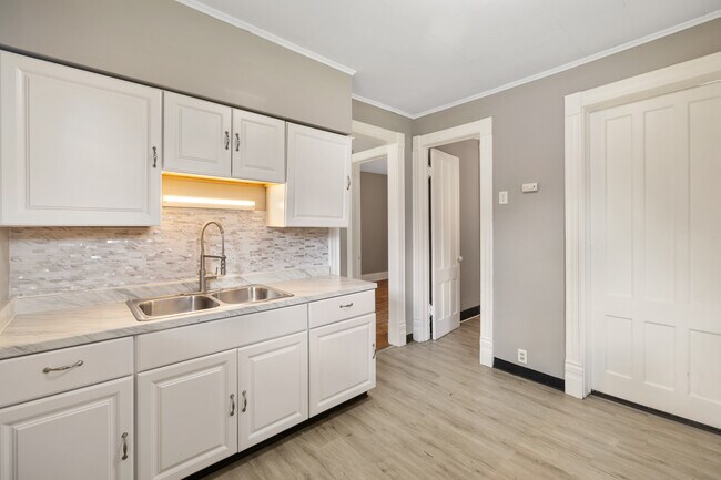 Cocina - 115 E Yates St