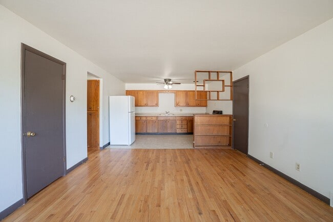 Building Photo - 2113 Lake Point Dr