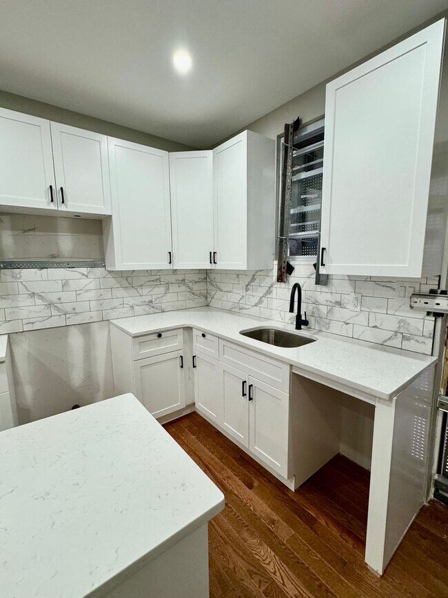 Foto del edificio - Spacious 3-Bedroom, 2.5-Bath Home with Cen...