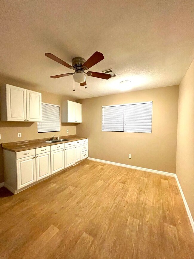Foto del edificio - Beautiful 3 Bedroom 1 Bath Cottage Home Fo...