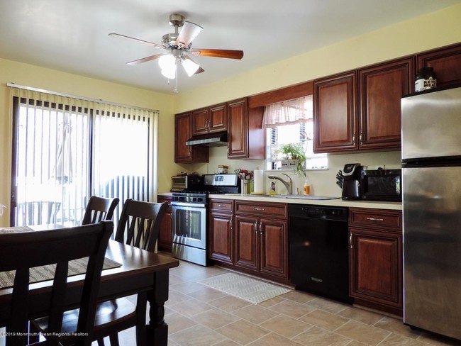 Building Photo - 104 Cotswold Cir