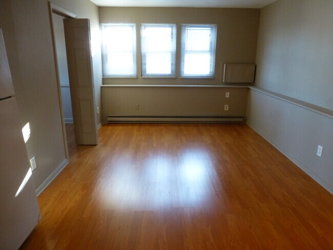 Building Photo - 22 Peat Meadow Rd