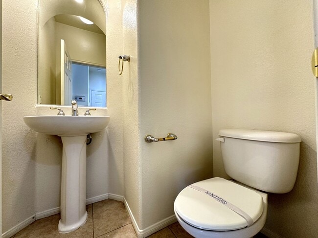 Building Photo - SOLANO AT THE VISTAS